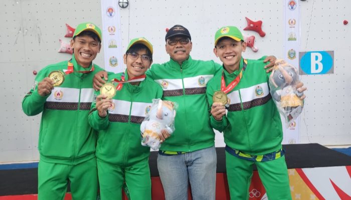 Mahasiswa FIK Unimed Raih Medali Emas di PON XXI untuk Panjat Tebing Speed Relay Putra