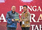 Rektor USU Prof Muryanto Amin Raih Penghargaan Paritrana Awards 2024 dari Wapres Ma’ruf Amin