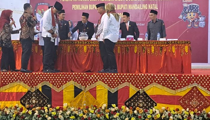 KPUD Madina Gelar Rapat Pleno Penetapan Nomor Urut Pasangan Calon Bupati dan Wakil Bupati Periode 2024-2029