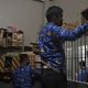 Petugas Lapas Pancur Batu sedang menggeledah blok hunian warga binaan