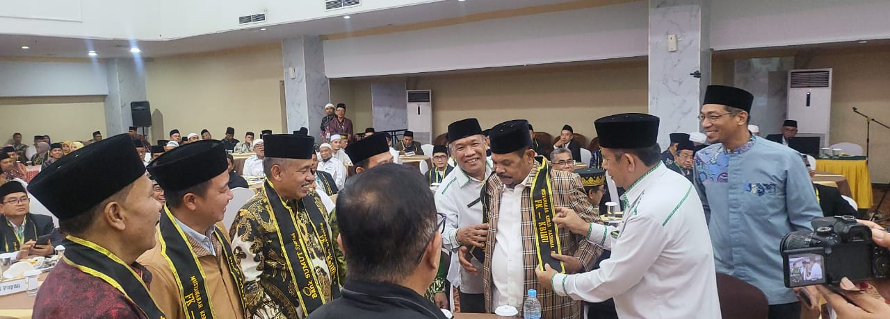 Rahudman Diberi Slempang FKKBIHU