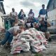 Salurkan Bantuan Beras