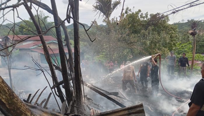 Gudang Kayu Milik Warga di Padangsidimpuan Hangus Terbakar, Kerugian Capai Ratusan Juta Rupiah
