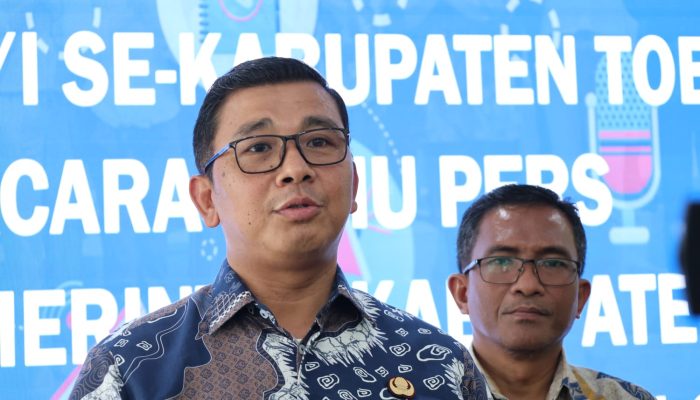 PB PON Serahkan Miniatur Tungku Obor dan Lentera PON XXI Aceh-Sumut 2024 kepada Pemkab Toba