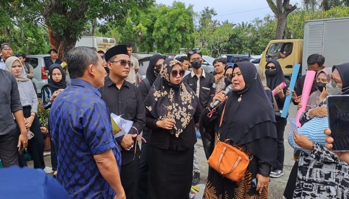 Demo di Kanwil Kemenag Sumut, Guru PPPK Minta Dikembalikan ke Sekolah Awal