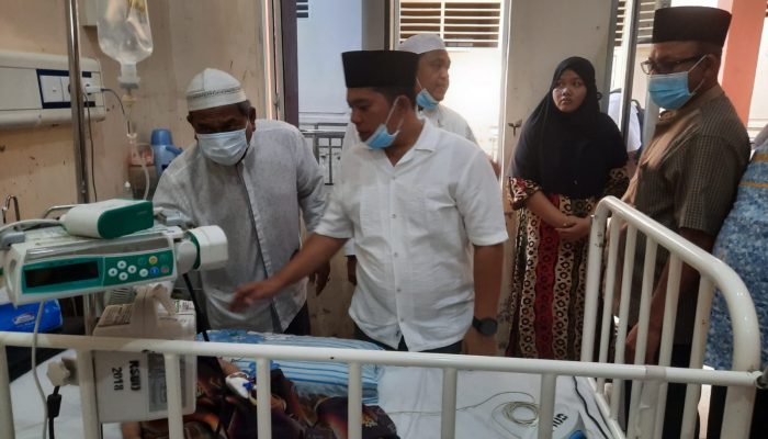 Calon Bupati Putra Mahkota Alam Bantu Pasien Anak di RSUD Sibuhuan