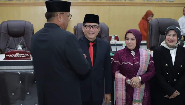 Ja’far Sukhairi Hadiri Pelantikan Ketua DPRD Madina Periode 2024-2029