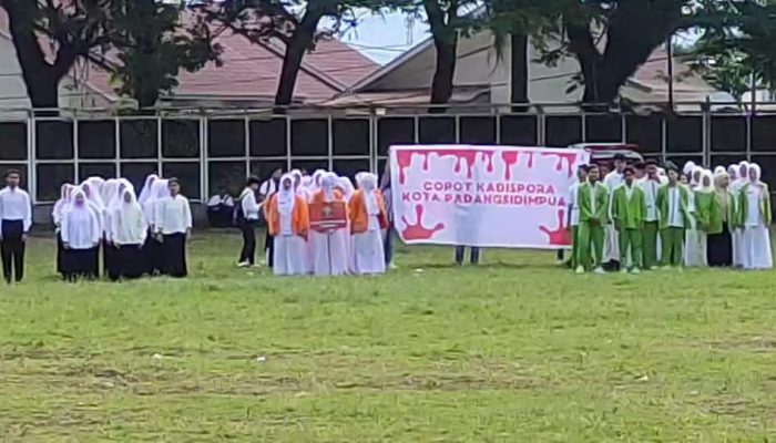 Upacara Sumpah Pemuda ke-96 di Padangsidimpuan Diwarnai Aksi Protes Tuntut Pencopotan Kadispora