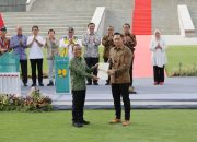Disaksikan Presiden, Menteri AHY Serahkan Sertipikat Hak Pakai untuk Istana Negara dan Istana Garuda di IKN