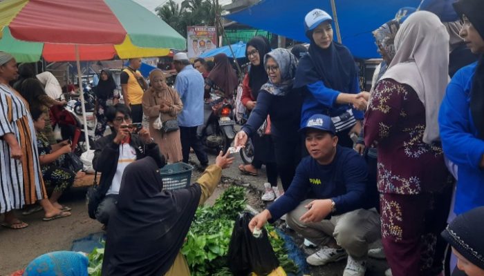 Putra Mahkota Alam Dengarkan Keluhan Pedagang Pasar Sibuhuan, Fokus pada Peningkatan Ekonomi
