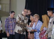 Sekjen Kementerian ATR/BPN Serahkan 3.256 Sertipikat Tanah bagi Masyarakat Jawa Barat