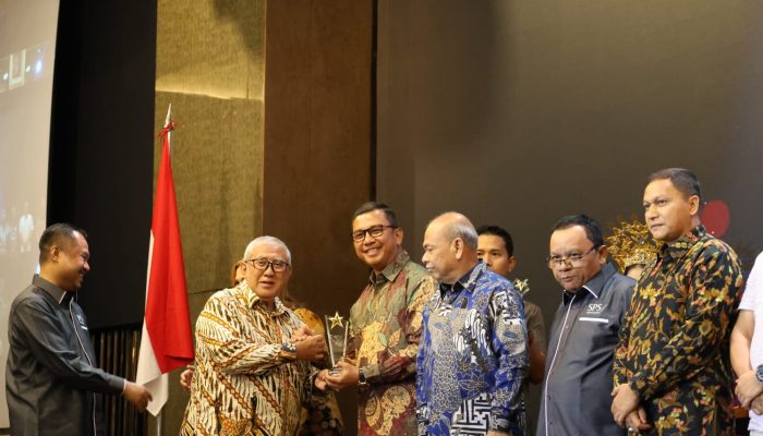 Raih Sahabat Pers Award, Pjs Bupati Toba: Pers Mitra Pemerintah dalam Membangun Kabupaten Toba