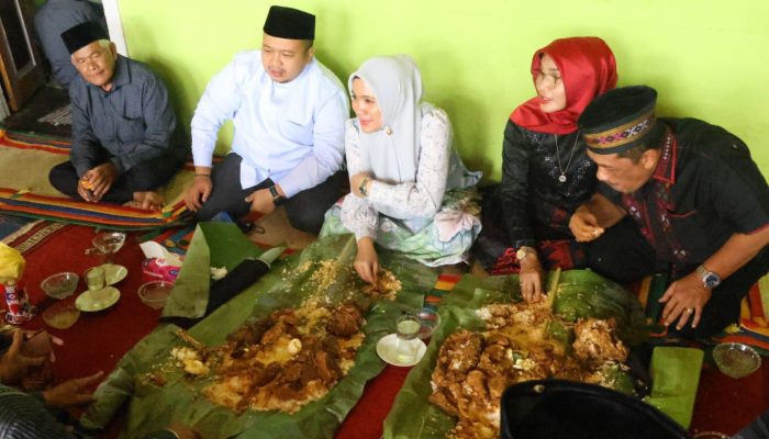 Dolly Pasaribu dan Parulian Nasution Diupah-upah Warga