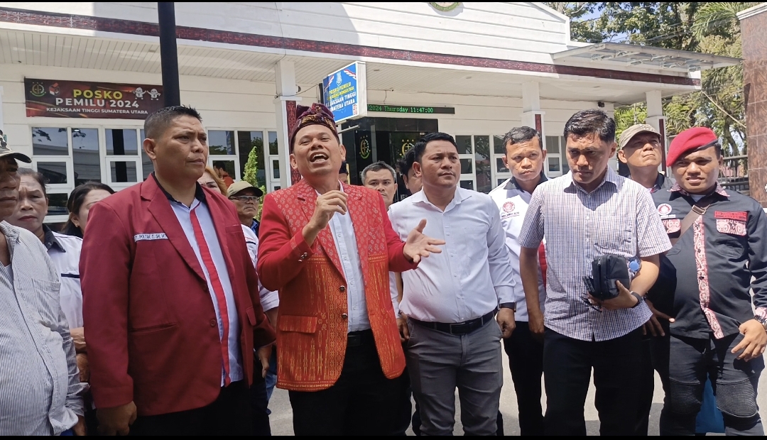 Horas Bangso Batak saat menggelegar aksi di Kejati Sumut
