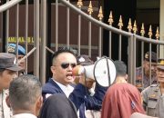 Pengacara dan Keluarga Korban Rudapaksa Unjuk Rasa di Polrestabes Medan