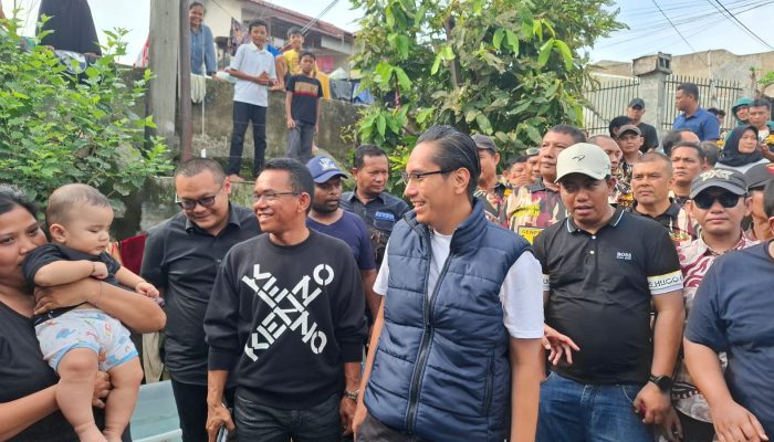 GM FKPPI Medan dan Rico-Zaki Salurkan Bantuan untuk Korban Banjir di Medan