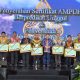 Ketua PN Medan saat menerima penghargaan