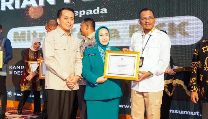 Kadis Kominfo Sumut Terima Penghargaan sebagai Mitra Kerja PKK