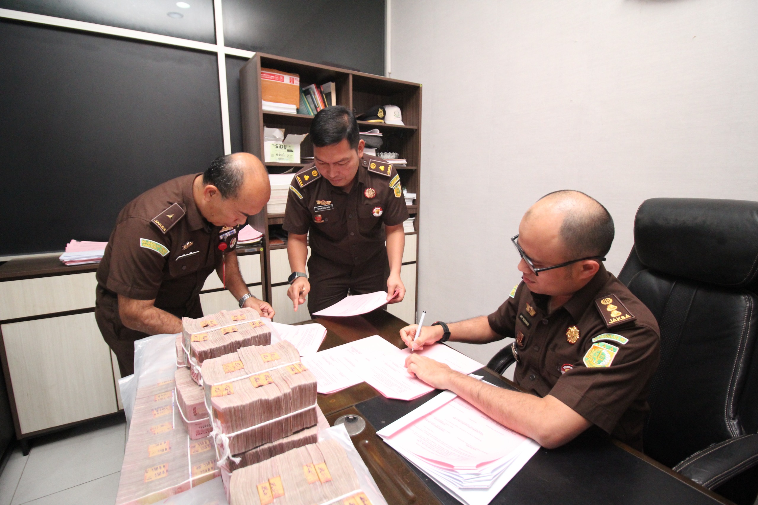 3,7 M Uang Pengembalian