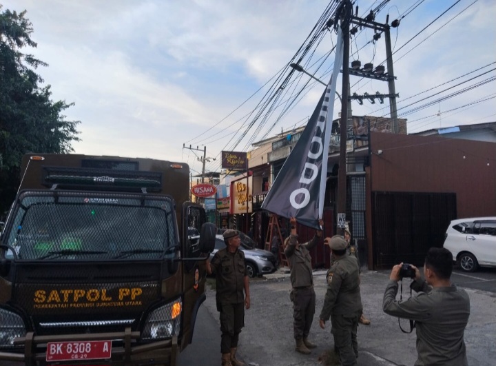 Penertiban Baliho dan Spanduk
