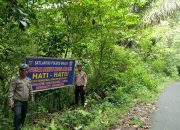 Sat Lantas Polres Binjai Pasang Spanduk Imbauan di Lokasi Rawan Kecelakaan Jelang Natal dan Tahun Baru 2025