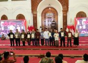 Serahkan 1.334 Sertipikat se-Banten, Menteri Nusron Komitmen Tingkatkan Sertipikasi Tanah Wakaf dan Rumah Ibadah