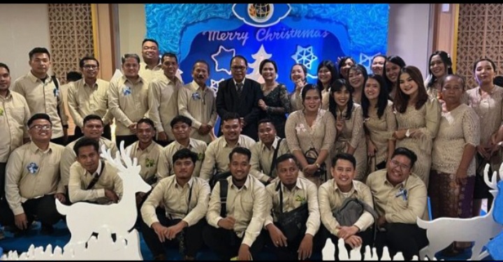 Hadiri Perayaan Natal