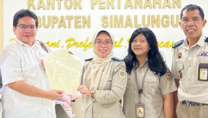 Kantor Pertanahan Simalungun Serahkan Sertipikat Hak Pakai untuk Aset Jalan Tol Kuala Tanjung