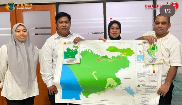 Kantah Tapsel Serahkan Peta ZNT