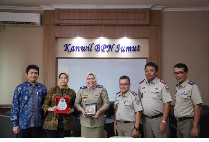 Apresiasi dan Cinderamata