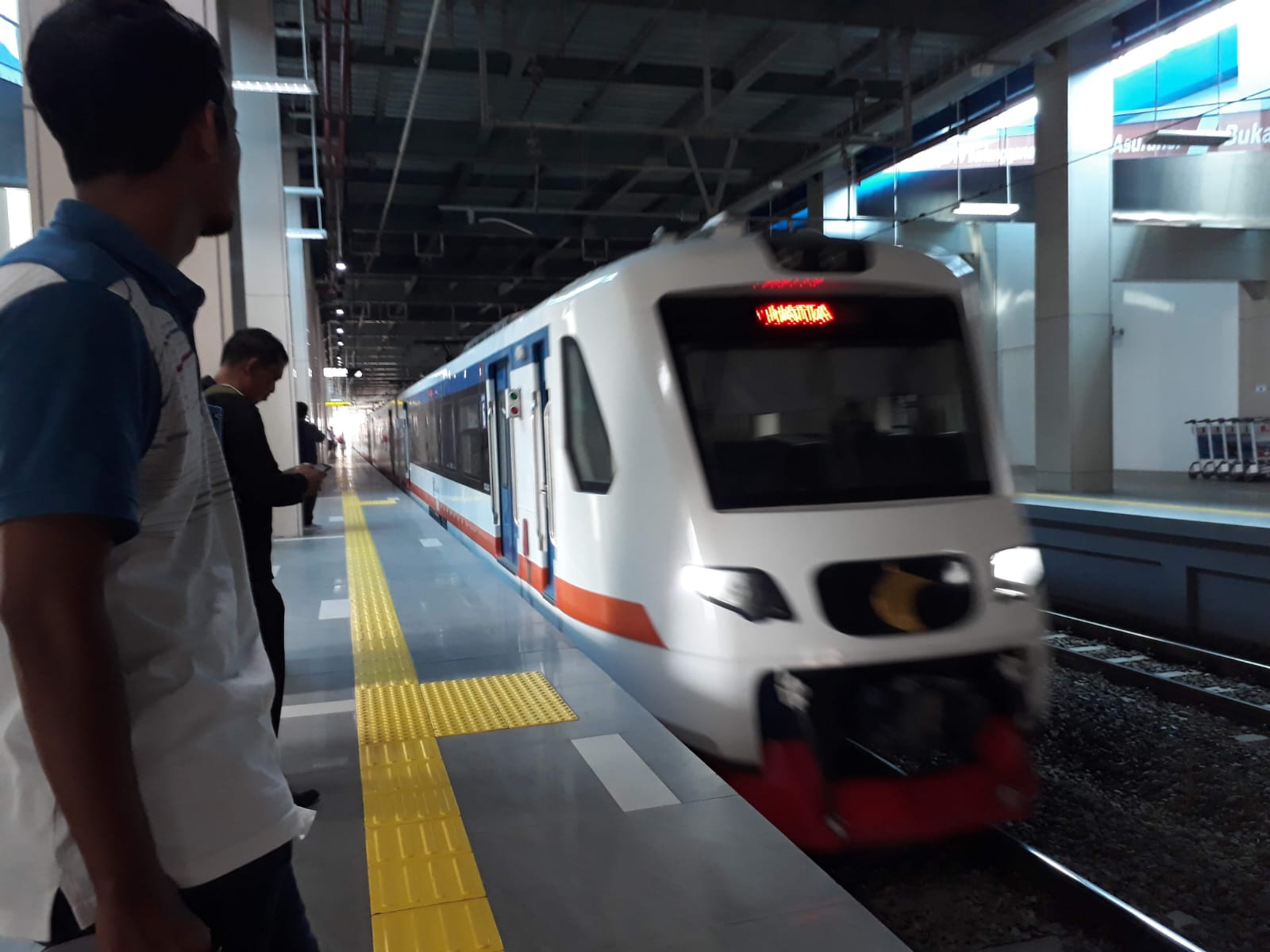 Kereta Api pilihan Pavorit