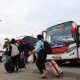 Penumpang Bus Menurun