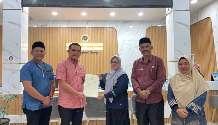 Kantor Pertanahan Sergai Serahkan Sertifikat Tanah Wakaf untuk Madrasah