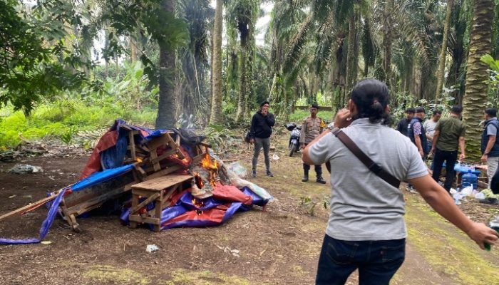 Polres Binjai Kembali Ratakan Barak Narkoba di Dusun Banrejo