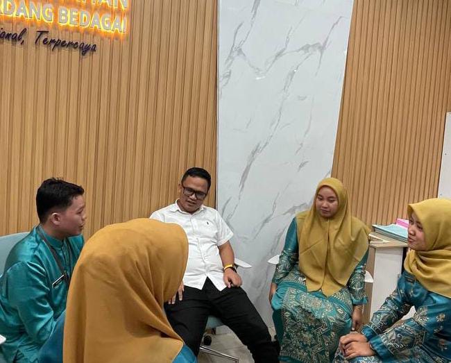 Guiding Petugas Loket