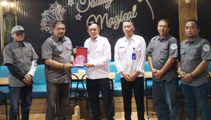 BNNK Binjai Berikan Penghargaan kepada IWO atas Dukungan dalam P4GN