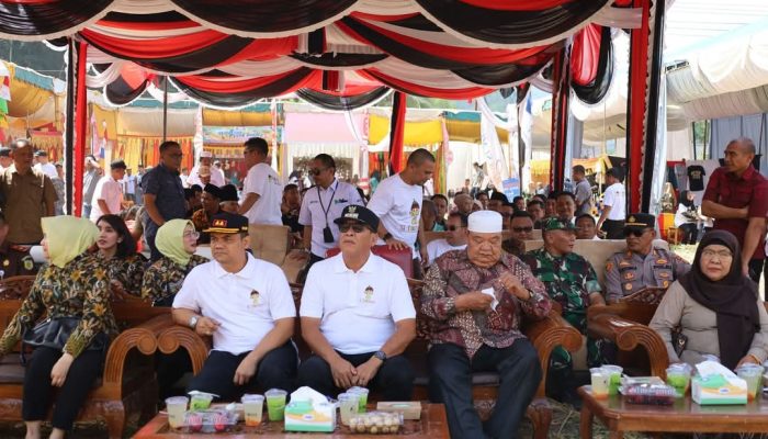 Bupati Madina Buka Pesta Buah dan Bazar di Kecamatan Tambangan