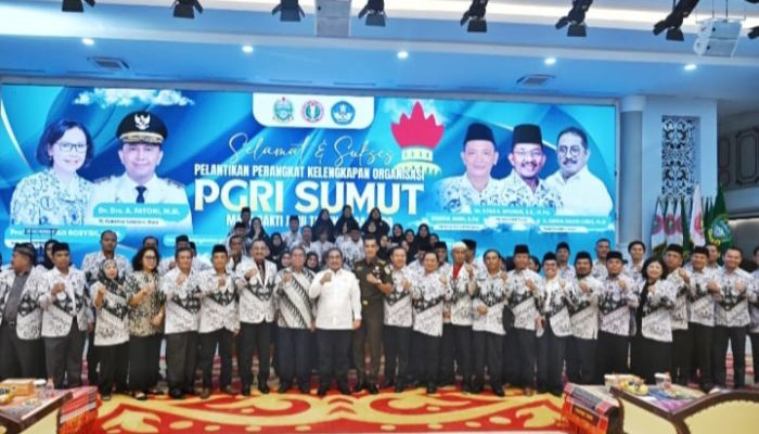 Lantik Pengurus Perangkat Kelengkapan PGRI Sumut, Ilyas Sitorus Harap Organisasi Makin Kuat