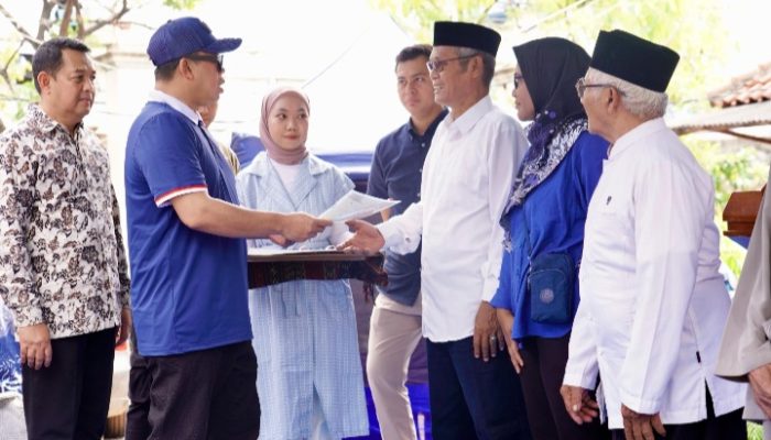 Serahkan Sertipikat kepada Masyarakat Kampung Nelayan Muara Angke, Menteri Nusron: Sudah Memiliki Kekuatan Hukum yang Kuat