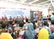 Menteri Nusron Serahkan 965 Sertipikat Konsolidasi Tanah di Jawa Tengah