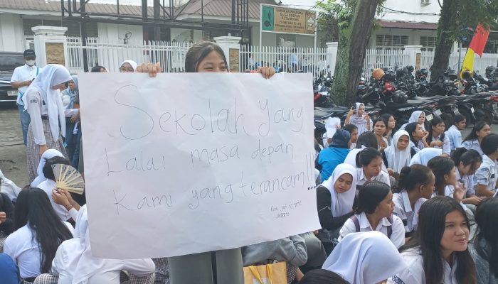 Siswa dan Orangtua SMKN 10 Medan Gelar Aksi Demo Akibat Gagal SNBP