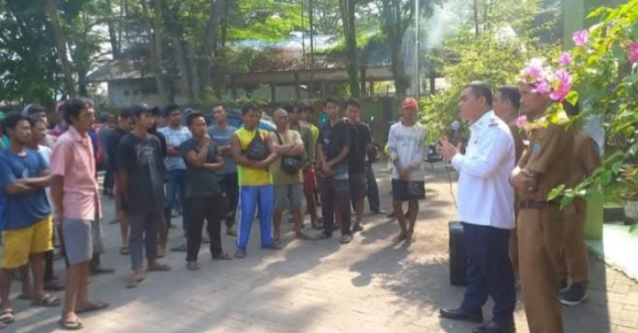 Pegawai Kebersihan Mogok Kerja