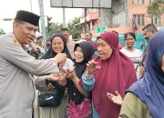Polsek Patumbak Bagikan Takjil Sambil Himbau Pengendara Tertib Berlalu Lintas