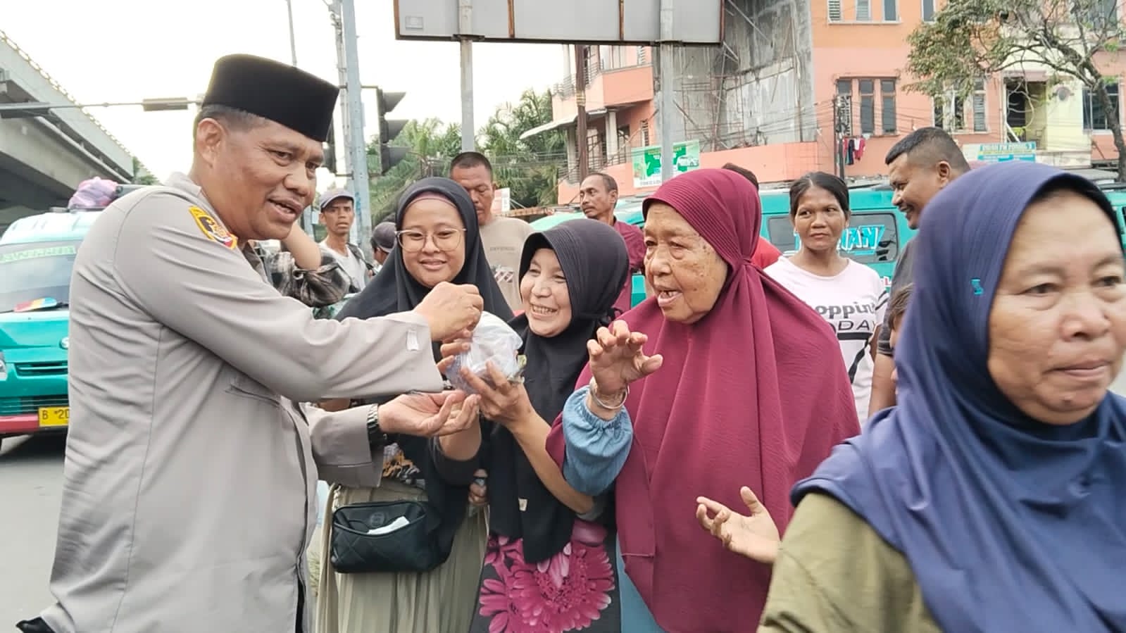 Polsek Patumbak Bagi Takjil