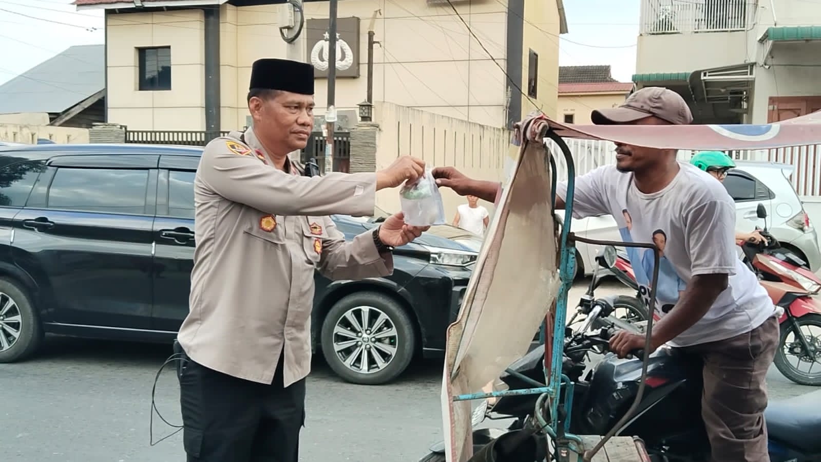 Polsek Patumbak Bagi Takjil
