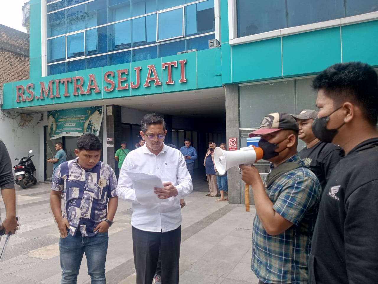 RS Mitra Sejati di Demo