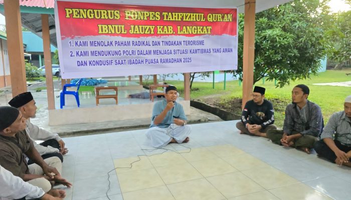 Pengurus PPTQ Ibnul Jauzi Gelar Diskusi Ramadhan dan Salurkan Paket Sembako
