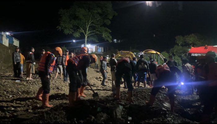 Tim Gabungan Buka Akses Jalinsum Siantar-Parapat Pascatanah Longsor