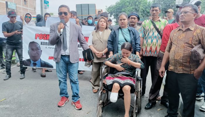 Gunakan Kursi Roda, Korban Dugaan Malpraktik RS Mitra Sejati Minta Kapolda Sumut Tindaklanjuti Laporan