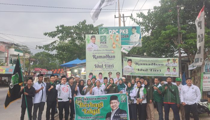 Jumat Berkah, DPC PKB Kota Medan Bagikan Takjil dan Sembako kepada Masyarakat